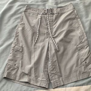 Old navy men’s gray swim/boardshorts w/pockets. Size small